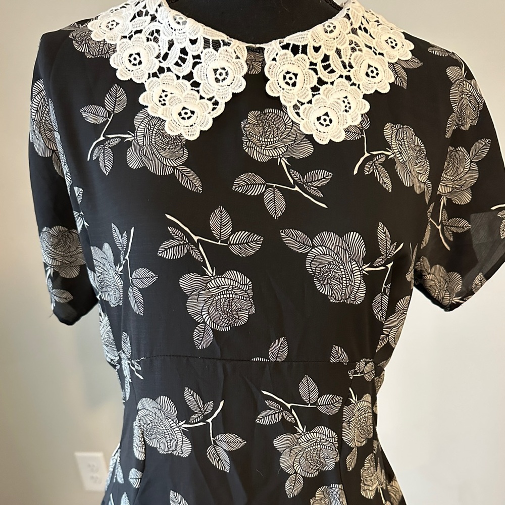 Unique Vintage B&W Floral Print Collared Dress